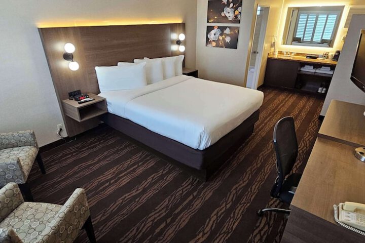 Room 33 of 54