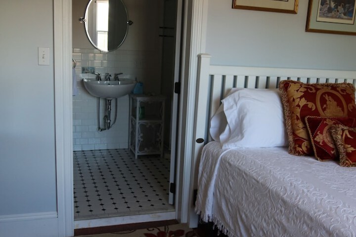 Room 46 of 57