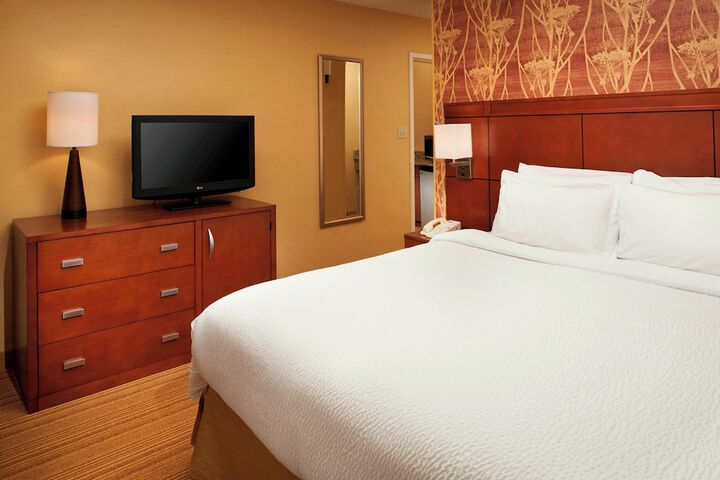 Courtyard by Marriott Detroit Utica