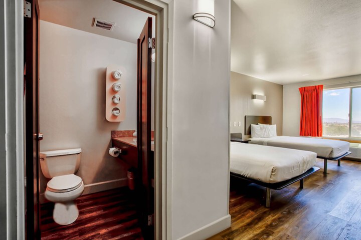 Room 21 of 30