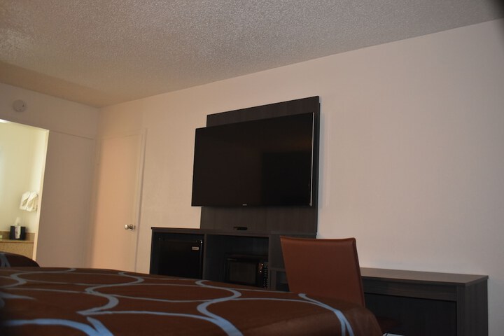 Room 10 of 20