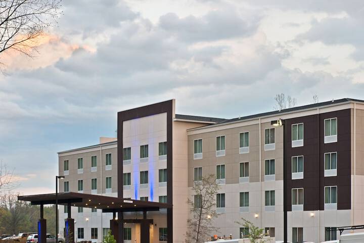 Holiday Inn Express & Suites New Cumberland by IHG