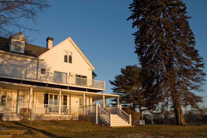Dockside Guest Quarters & Restaurant
