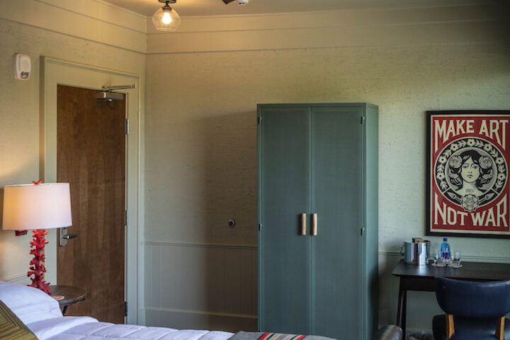 Room 51 of 335