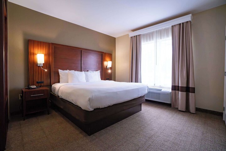 Comfort Suites Flowood - Jackson Airport (must meet transportation requirement)
