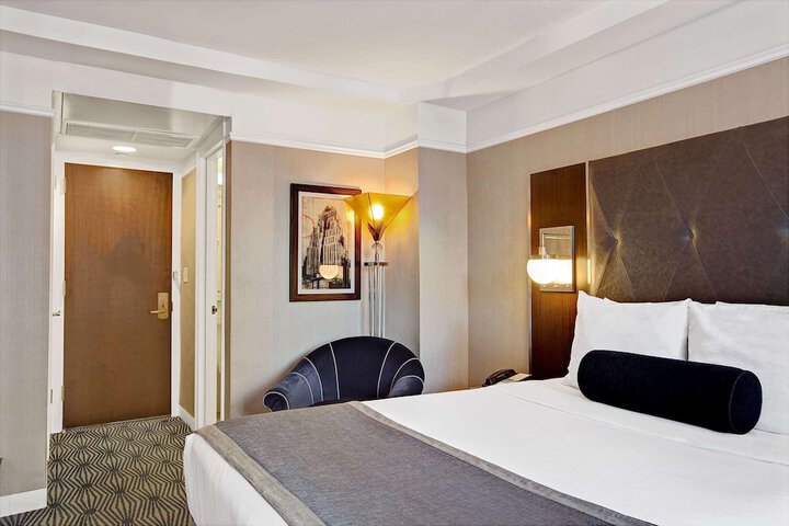 Room 32 of 66