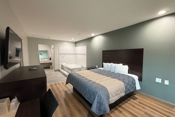Scottish Inn & Suites - IAH Airport