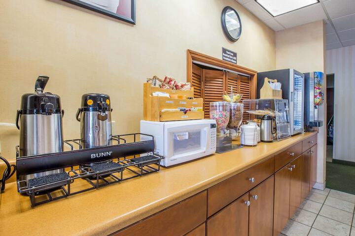 Breakfast/Coffee Service 36 of 47