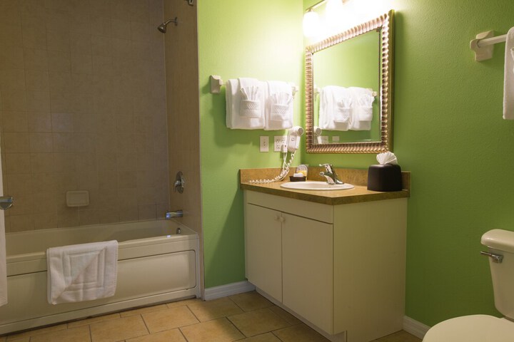 Barefoot Suites