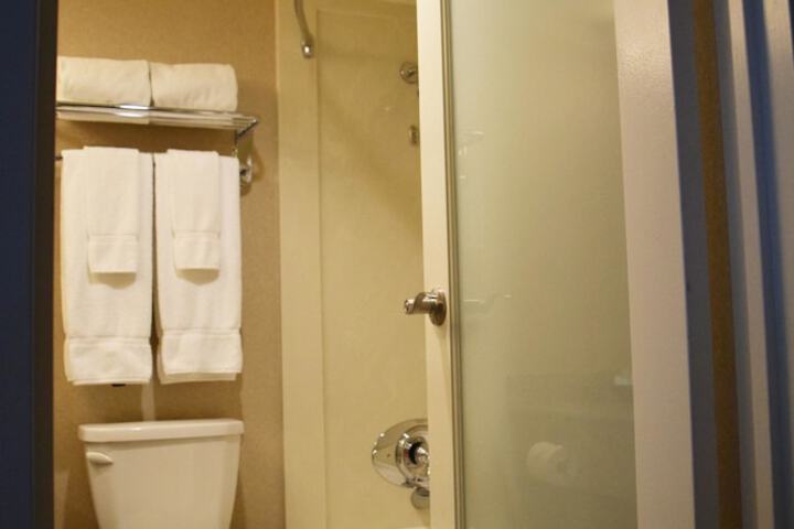Chateau Victoria Hotel and Suites