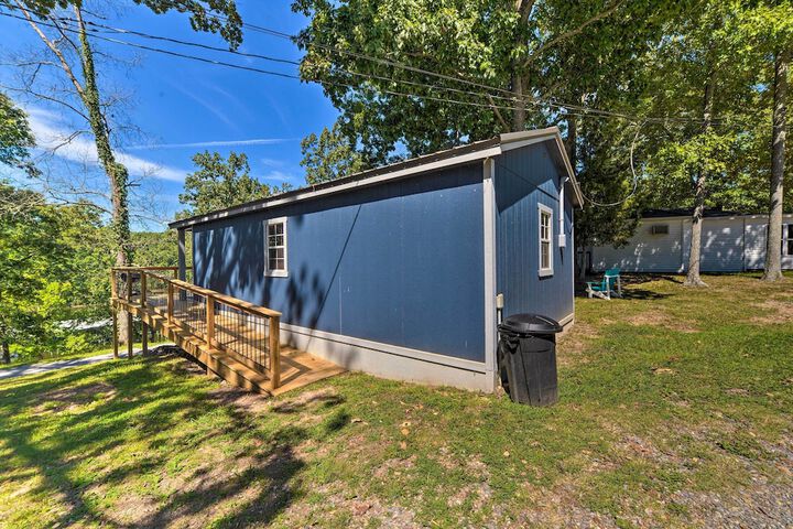 Rustic Dog-friendly Cabin w / Deck & Fire Pit!