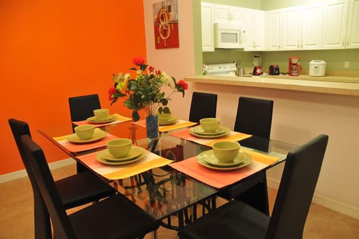 Dining 16 of 24