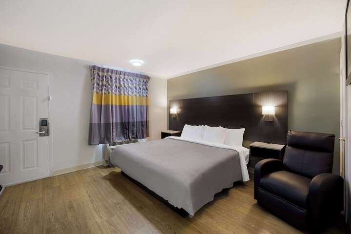 Room 34 of 39