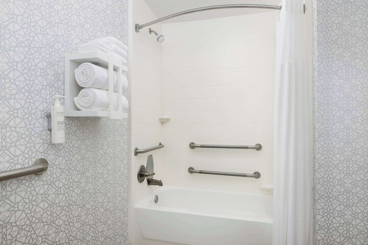 Room 9 of 25