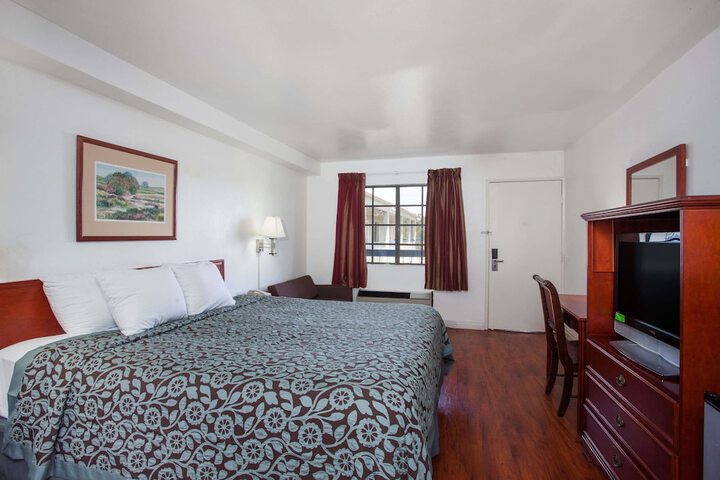 Room 11 of 13