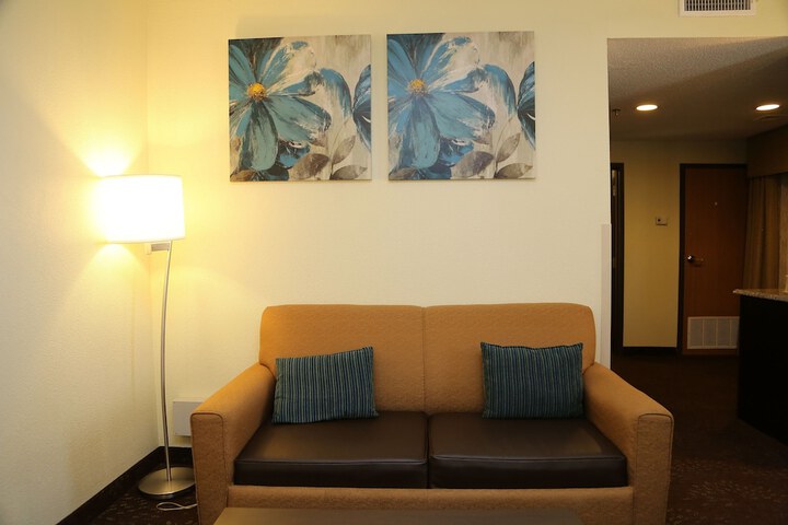 Holiday Inn Express Hotel & Suites Cleveland by IHG
