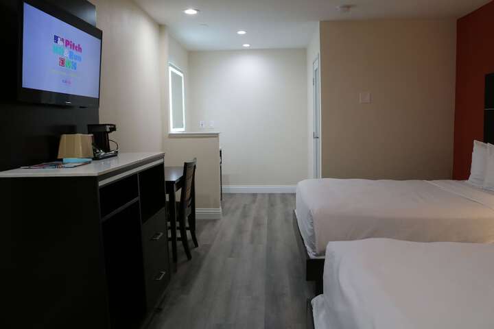 Room 21 of 32