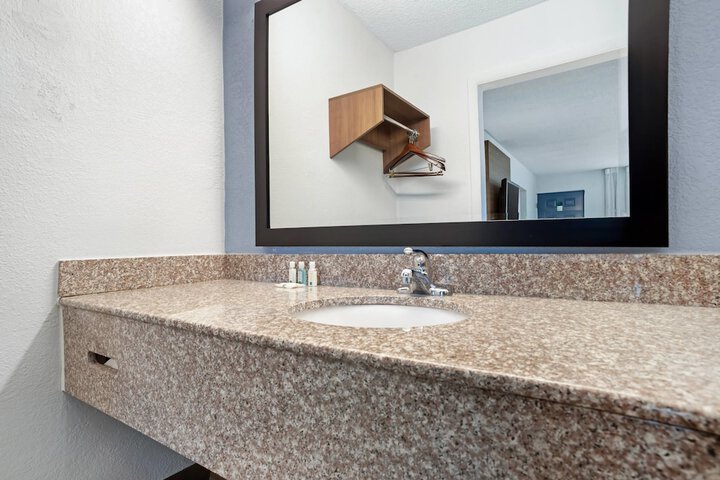 Quality Inn & Suites near Lake Eufaula