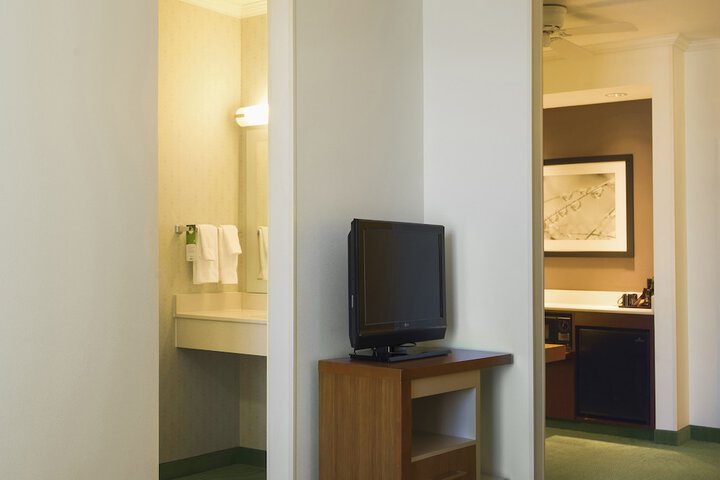 Room 33 of 57
