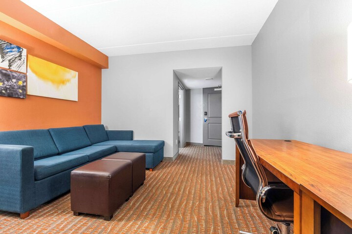 Room 32 of 43