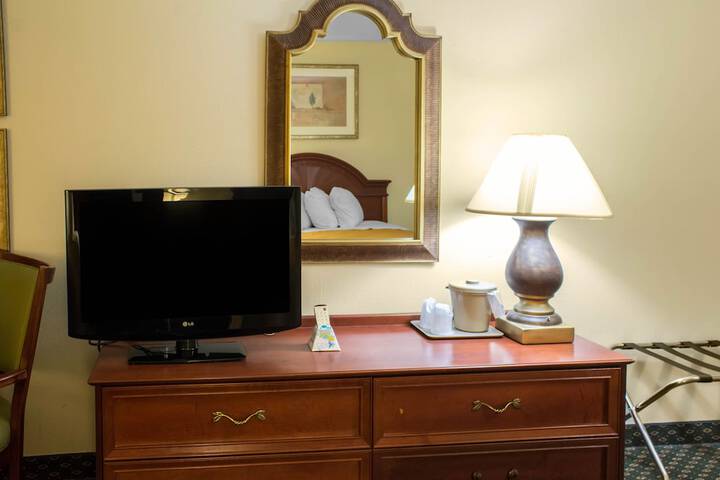 Room 19 of 34
