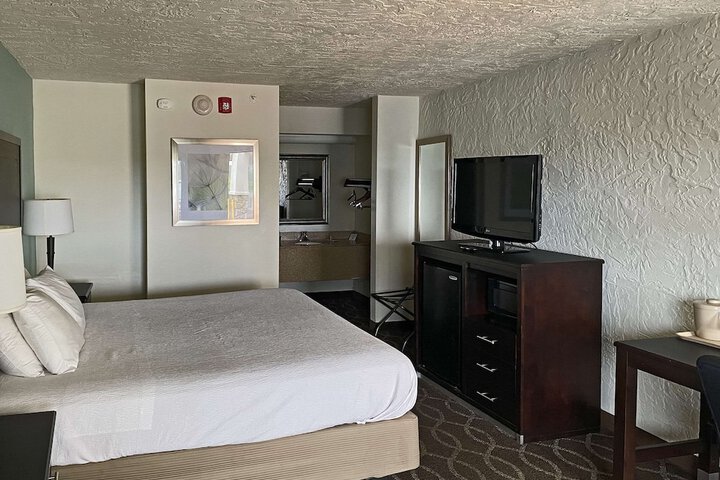 Quality Inn Clinton North