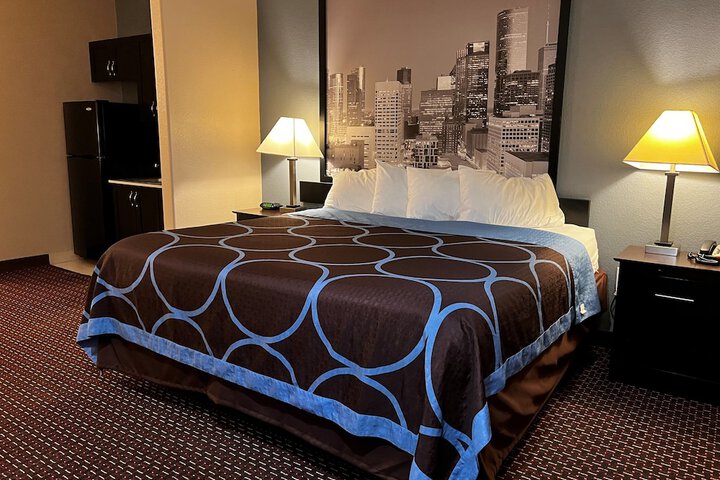 Super 8 by Wyndham Center