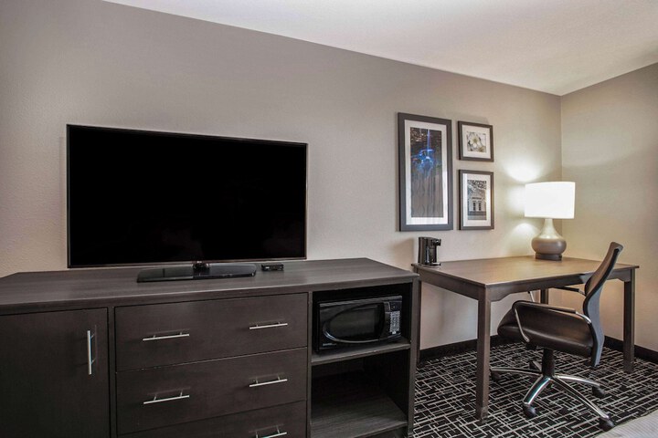 Room 14 of 30