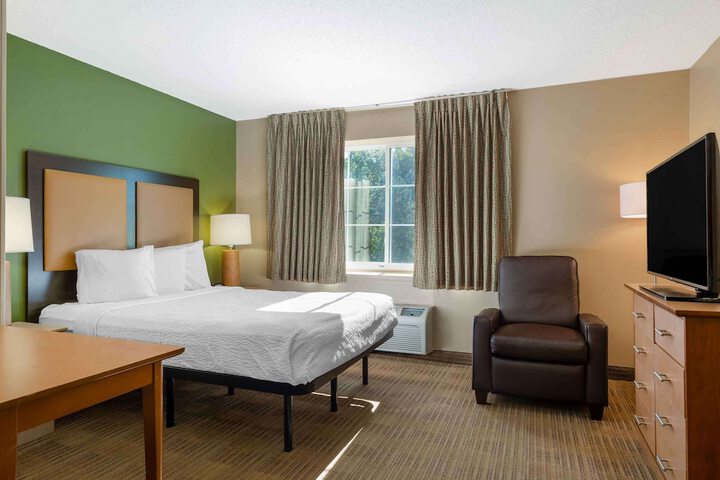 Room 11 of 34