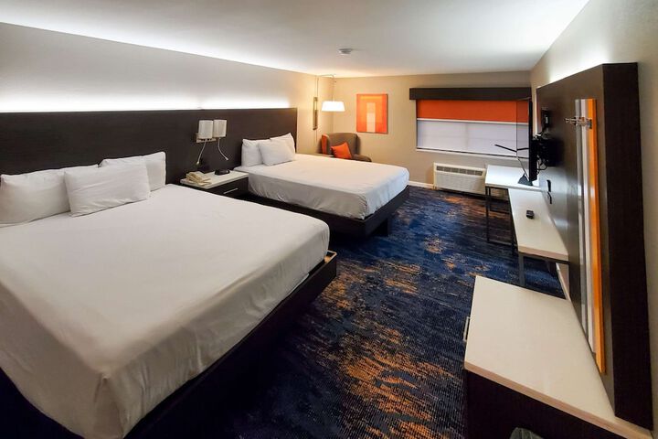 Room 25 of 40