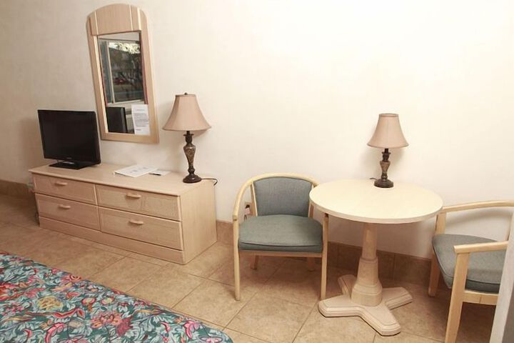 Room 8 of 33