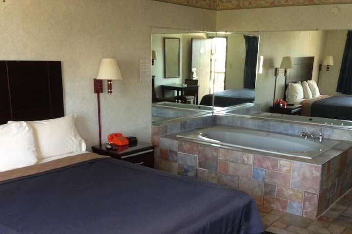 Room 32 of 41