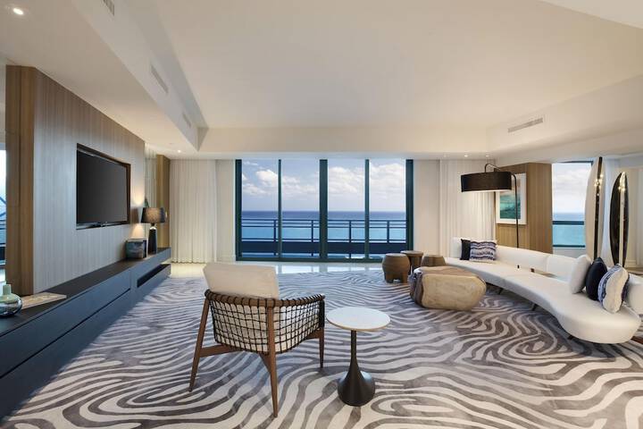 Signia by Hilton Diplomat Beach Resort