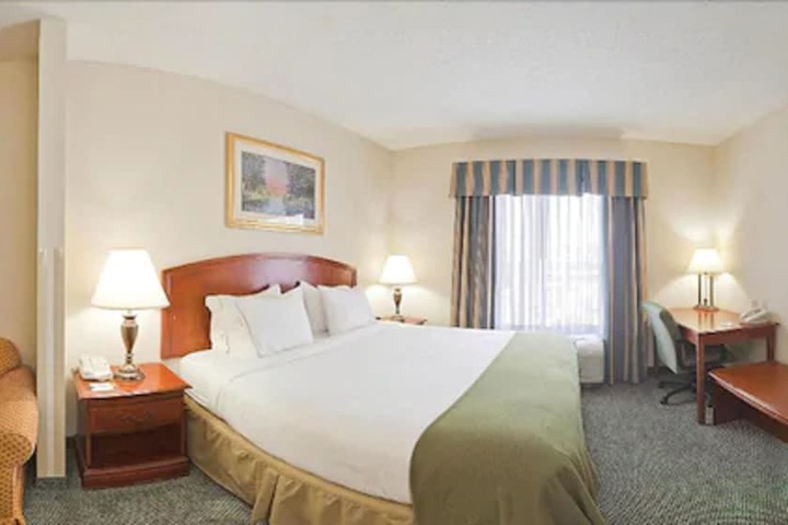 Holiday Inn Express & Suites Grenada by IHG