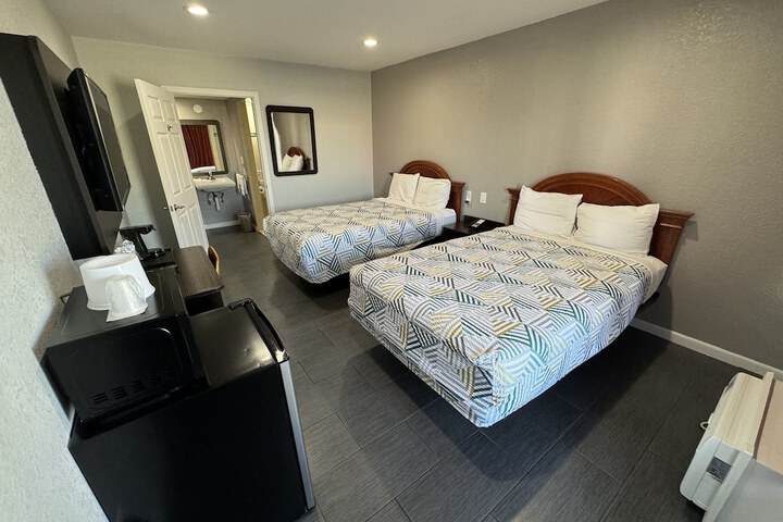 Room 25 of 41