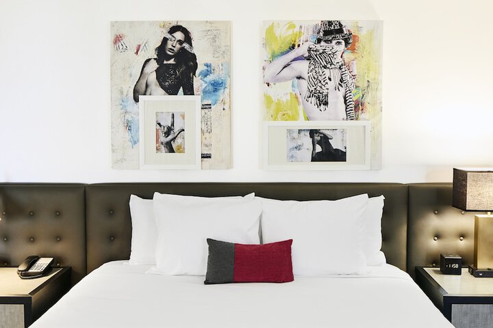 Room 17 of 74