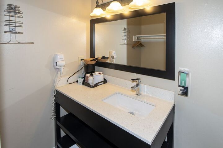 Room 14 of 40