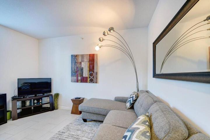 One bedroom in amazing condoBeach pass included!