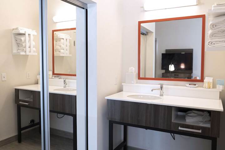 Room 16 of 22