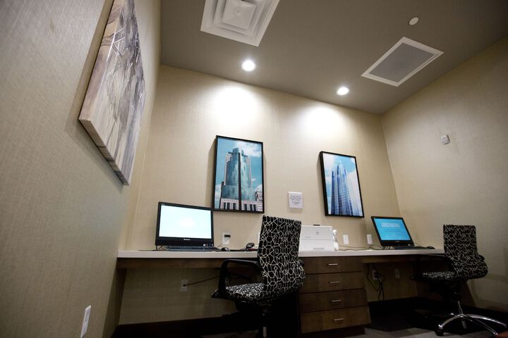 Business Center 61 of 61