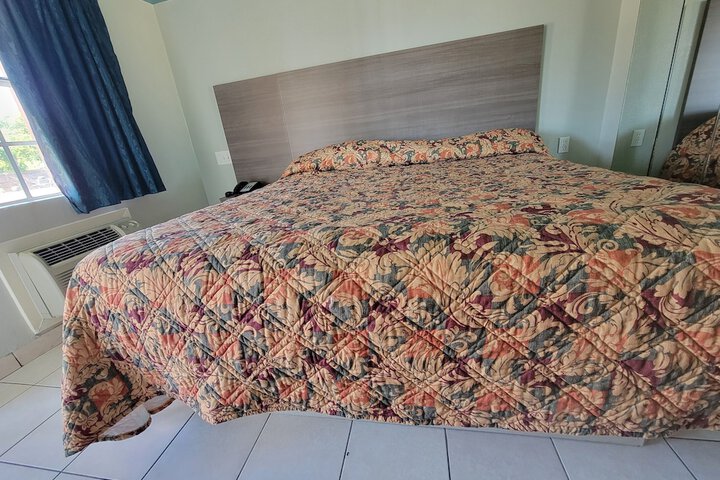 Room 7 of 16