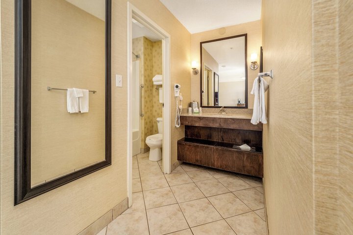 Room 156 of 200