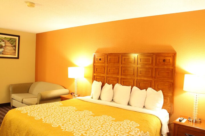 Room 33 of 51