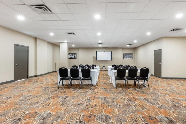 Days Inn by Wyndham Airdrie