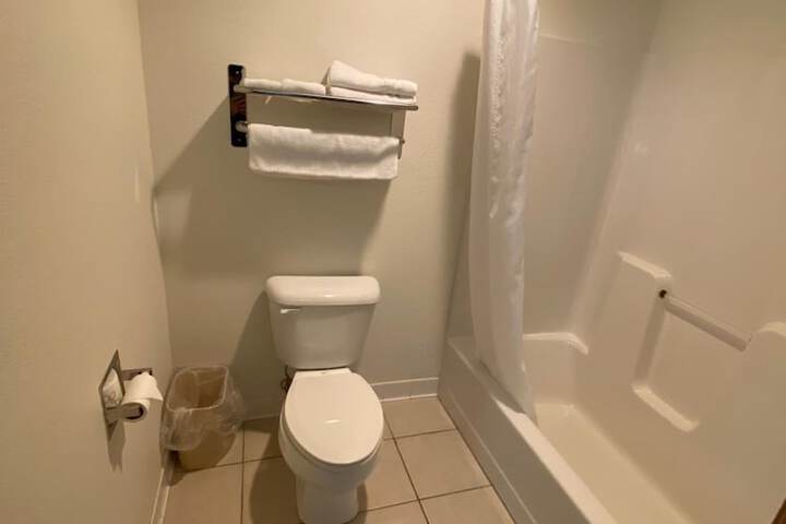 Room 9 of 29