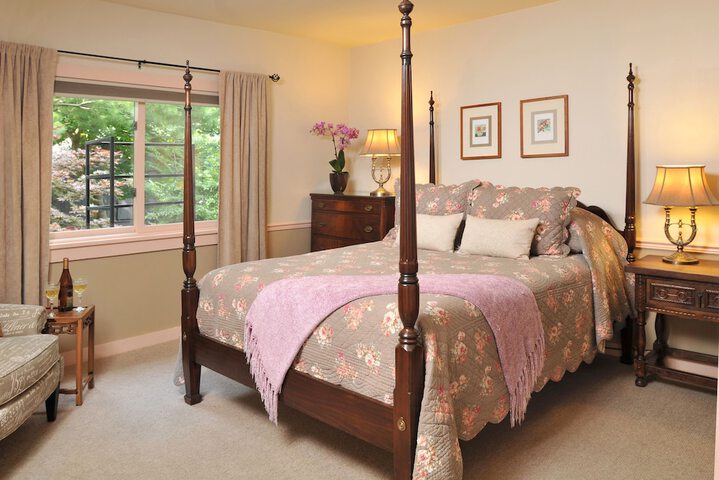 1795 Acorn Inn B & B