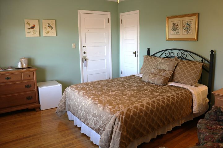 Room 108 of 143