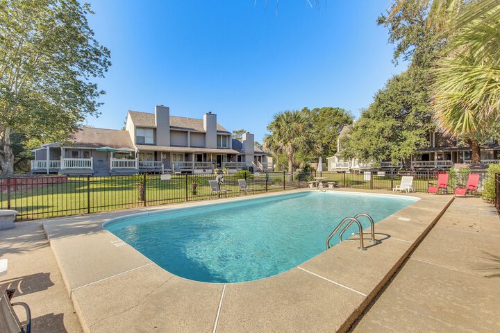 Inviting Home w / Golf Course View in Diamondhead!