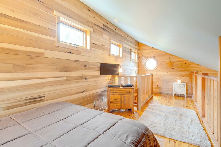 Sawyers Cabin w / Hot Tub in Blue Ridge Mtns!