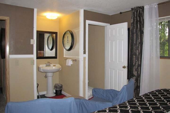 Room 27 of 35